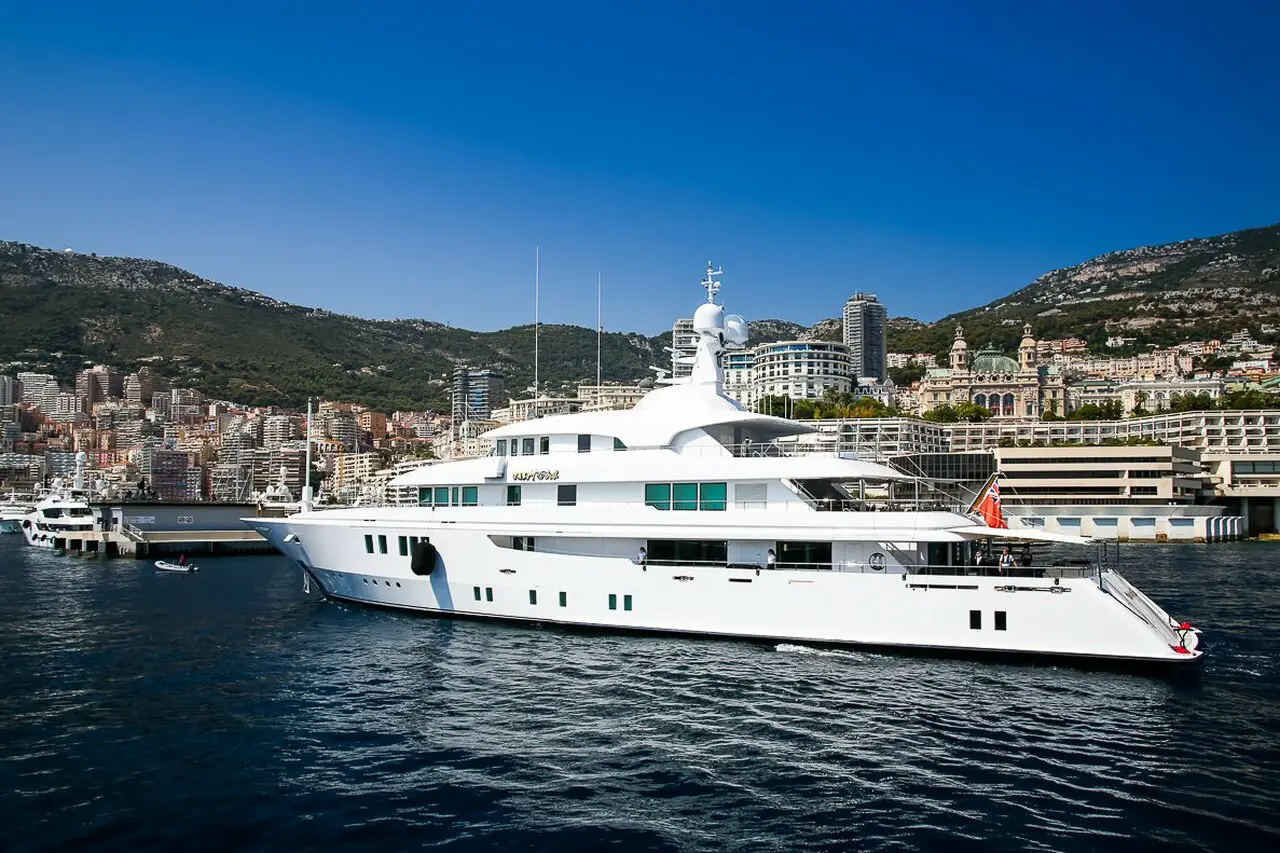 PARTY GIRL Yacht • Icon Yachts • 2012 • Owner Charles West